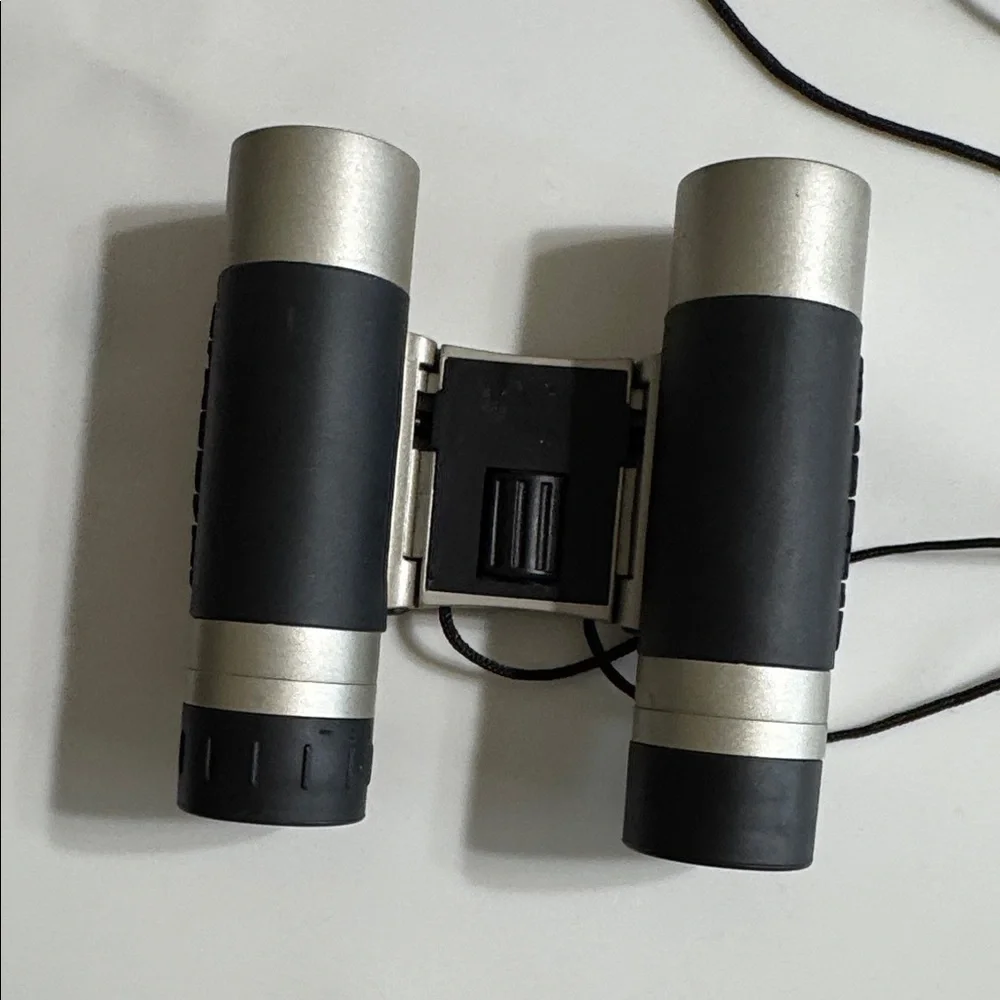 Vanguard Ruby Coated DR-1225 Binoculars with Black and Silver Finish